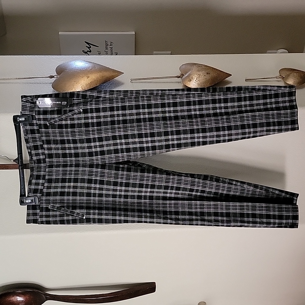 SOHO Apparel Ltd Ankle Length Pants Plaid Olive Green Black White size L NWT